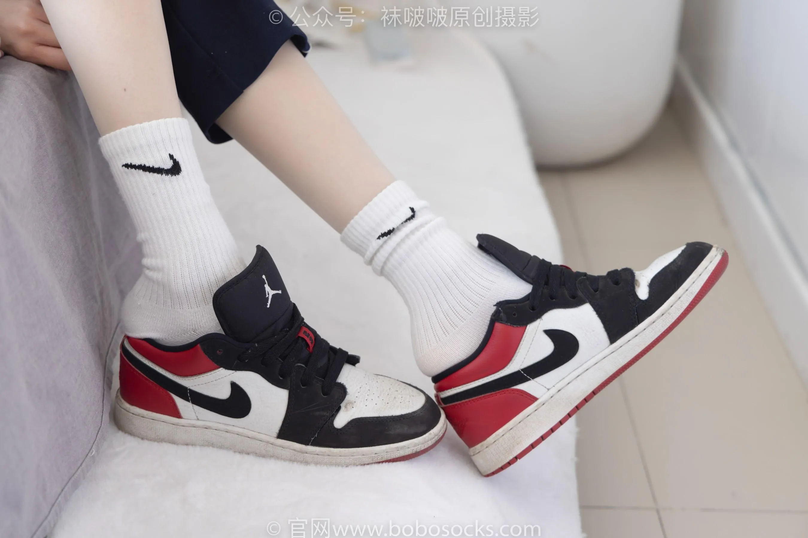 [BoBoSocks袜啵啵]NO.207 稚予-aj板鞋、白棉袜、油亮白丝、校服裤里丝 [87P]插图3